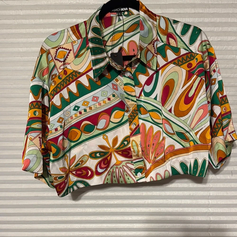 Colorful Geometric Patterned Crop Blouse - Picture 1 of 5